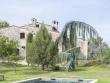 Une piscine avec vue