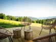 Une terrasse avec vue sur les montagnes