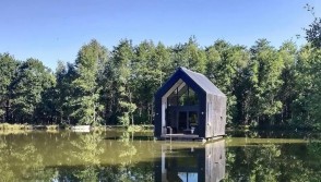 Insolite : une petite maison ...