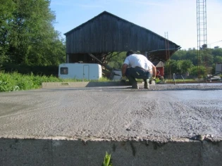 Couler une dalle de béton