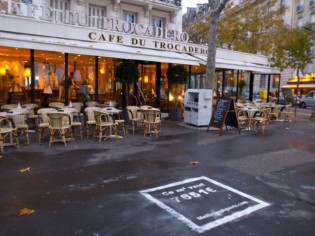 Les trottoirs de Paris affichent le tarif