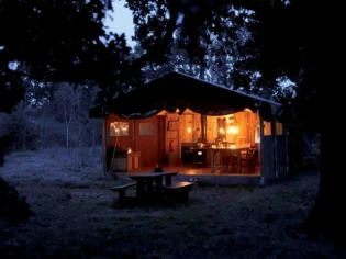 Une tente à la ferme