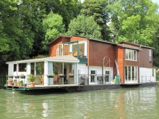 Vingt-huit ans à bord d'une maison flottante