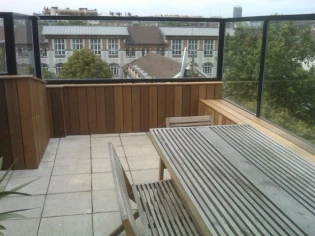 Quand le bois sublime balcons et terrasses