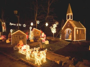 Une ville normande métamorphosée en village du Père Noël