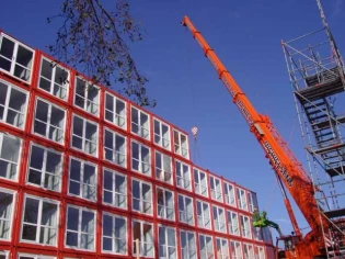 Début du chantier pour la cité universitaire en conteneurs