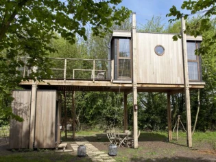 La cabane de Robinson Crusoé revisitée