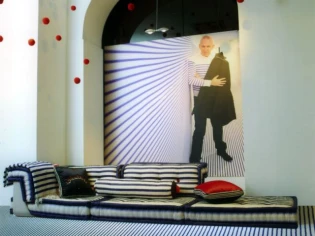 Jean Paul Gaultier habille Roche Bobois 