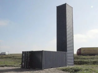 Une chapelle en conteneurs près de Dunkerque