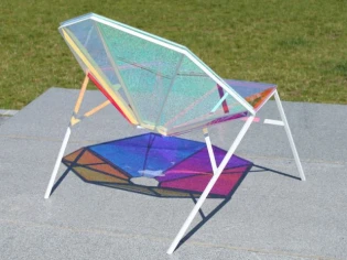 Un fauteuil pour le jardin aux couleurs aléatoires