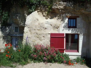 Hébergement insolite : dans l'antre d'un gîte troglodyte