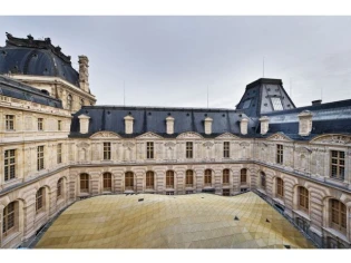 La Cour Visconti du Louvre se pare d'un voile de verre et de métal 