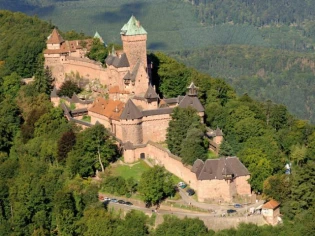 Une forteresse du Moyen Âge qui traverse les époques