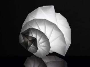 Les sculptures lumineuses d'Issey Miyake