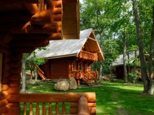 Un village en rondins de bois à moins de 50 km de Paris