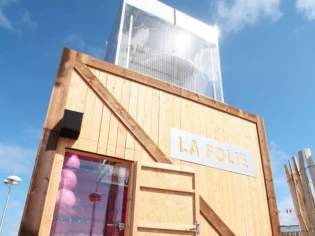 Une cabane trampoline pour voir la mer autrement