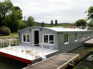 Un loft flottant spacieux et lumineux