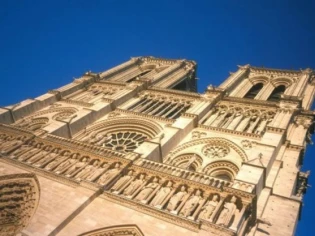 Notre-Dame de Paris expose ses neuf nouvelles cloches 