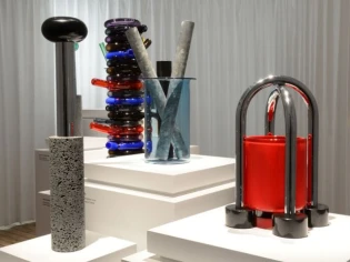 Regards sur la céramique et le verre d'Ettore Sottsass