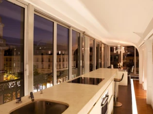 Un appartement comme un yacht flottant sur Paris