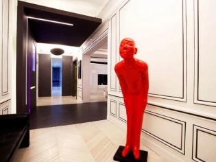 Un appartement excentrique entre bande dessinée et galerie d'art