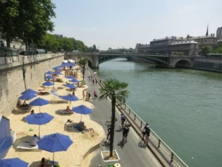 Cinq mille tonnes de sable et un avant-goût de vacances