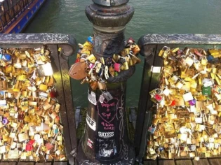 Le Pont des Arts, victime de l'amour