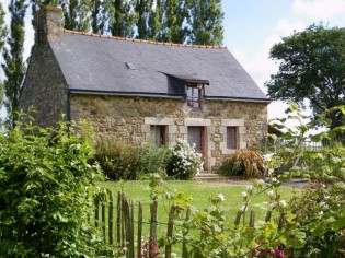 Sept petites maisons d'hôtes dans la prairie bretonne