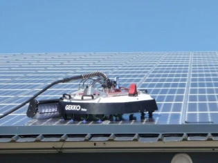 Drones et robots investissent le monde du solaire