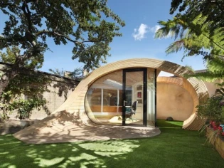 Un bureau dans une torsade de bois 