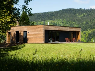 Une maison en bois montée en... un jour !