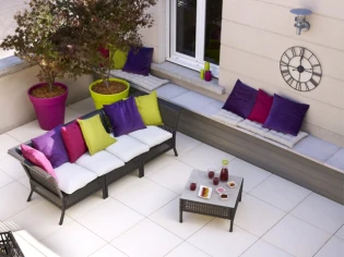 Rénover sa  terrasse : la solution des dalles sur plots réglables