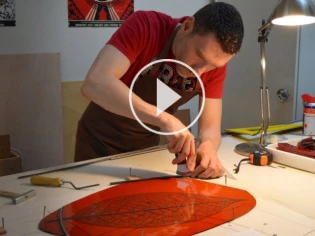 Dans les coulisses de la fabrication d'un vitrail... (VIDEO)