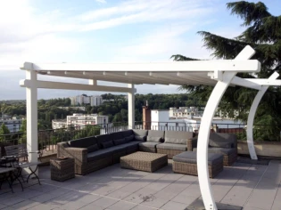 Deux pergolas, deux espaces sur une toiture terrasse