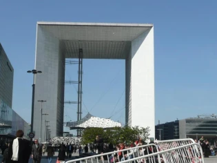 La rénovation de la Grande Arche de la Défense dénoncée par 15 architectes