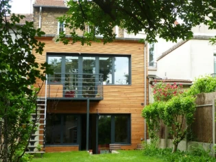 Avant/après : une maison citadine retrouve du cachet grâce à une extension en bois