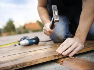 Petits travaux de bricolage : les particuliers au secours des particuliers