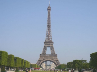 La Tour Eiffel bientôt protégée par des panneaux de verre ?