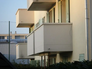 Copropriétés : Attention aux fissures et à l'eau stagnante sur les balcons