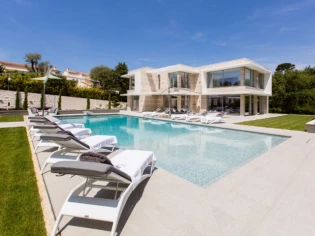 Jardin et terrasse de luxe pour une villa de la Côte d'Azur