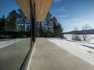 Une maison de vacances nichée dans le paysage canadien