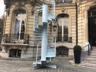 Cet escalier de la tour Eiffel est à vendre !