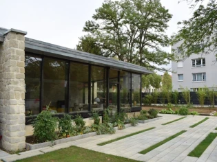 Une ancienne école maternelle transformée en maison passive