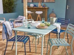 8 solutions pour nettoyer son mobilier de jardin facilement