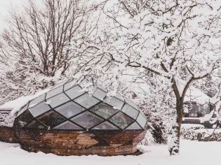 Cette étonnante cabane en forme de goutte d'eau va vous enchanter 