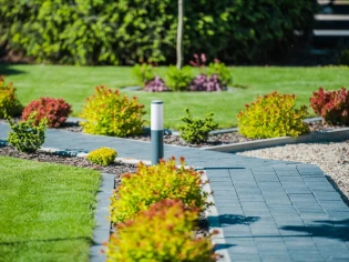 Quel matériau choisir pour une allée de jardin ?