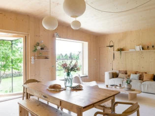 Une maison en bois au c&oelig;ur des vignes