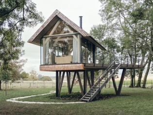 Dans son écrin de nature, cette maison invite au repos