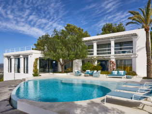 A Ibiza, rénovation haut de gamme pour cette villa avec vue