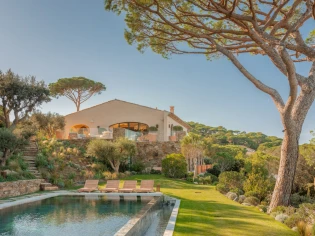 Une villa sur les hauteurs de Saint-Tropez